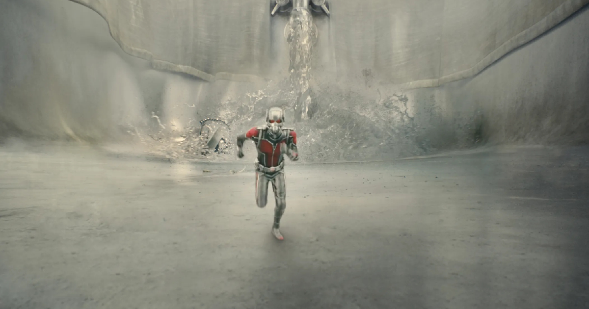 ant-man scappa da un'onda anomala dentro una vasca da bagno - nerdface