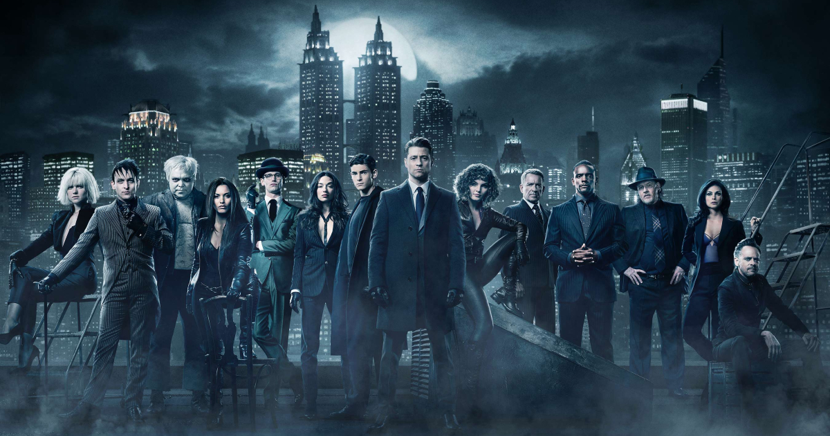 tutto il cast di gotham in posa sullo sfondo della città - nerdface