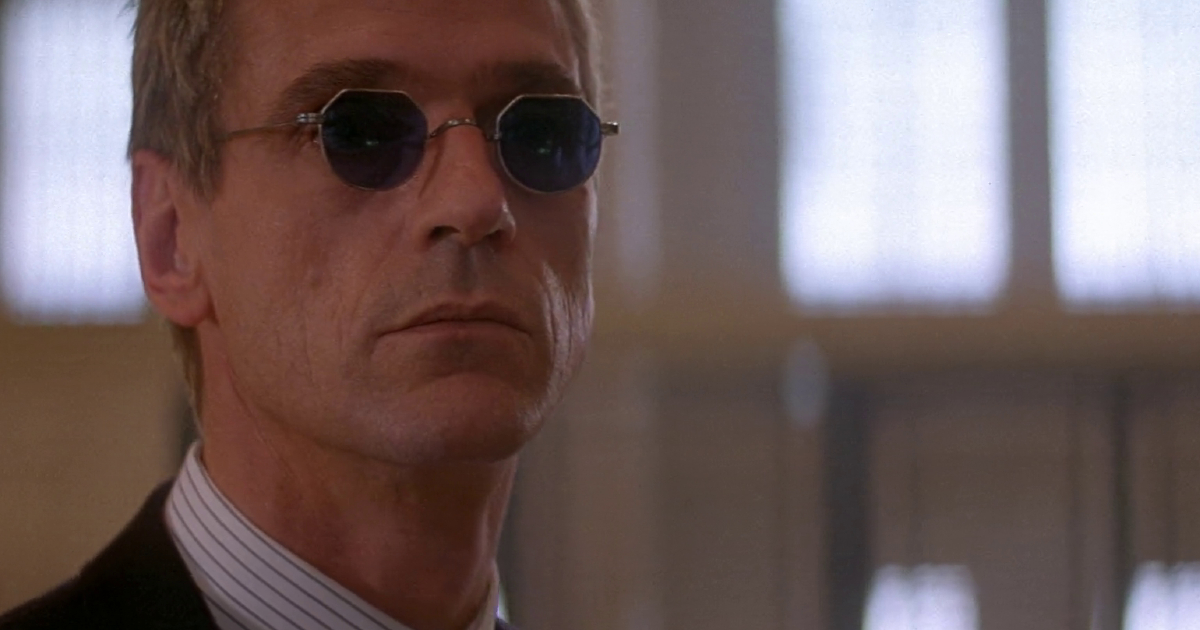 occhiali tondi, jeremy irons è simon gruber in die hard - nerdface