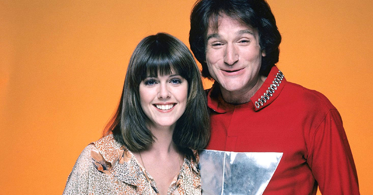 mork e mindy sorridono in camera - nerdface