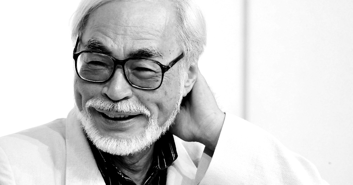 hayao miyazaki sorride e si tocca la nuca con la mano - nerdface