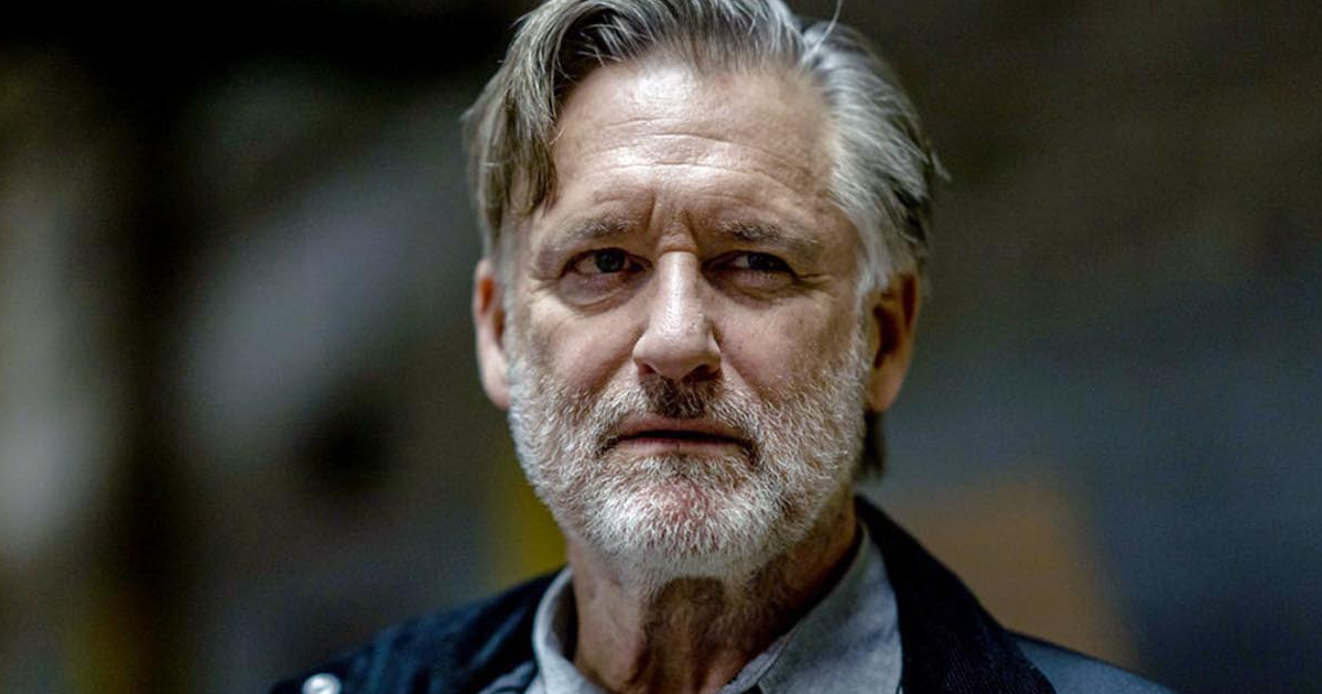 barbuto e stropicciato, bill pullman guarda alla sua sinistra con occhi affilati - nerdface