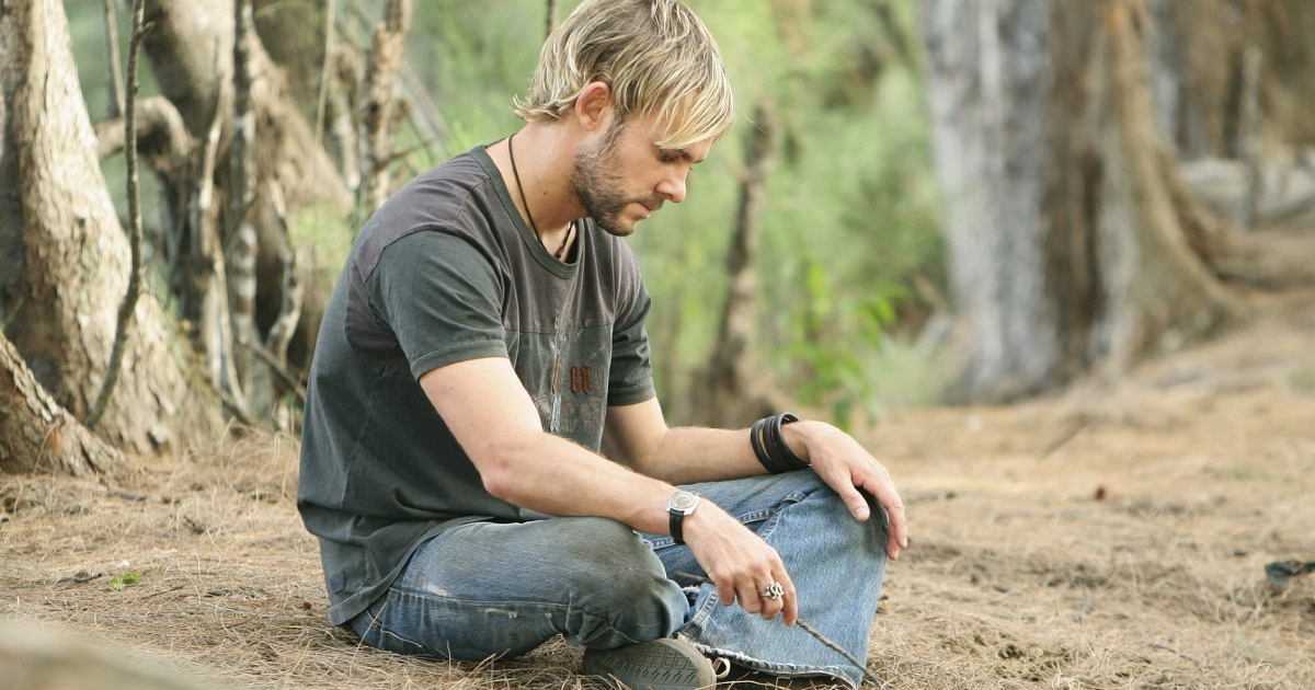 dominic monaghan è sulla spiaggia di lost - nerdface