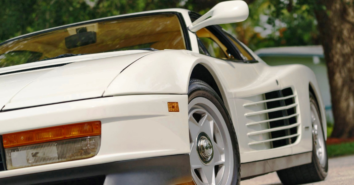 la mitica ferrari testarossa bianca di miami vice - nerdface