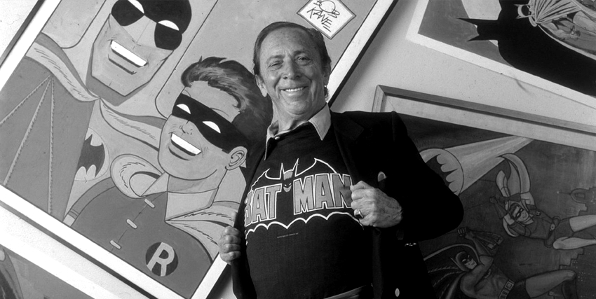 bob kane mostra una maglietta col logo di batman - nerdface