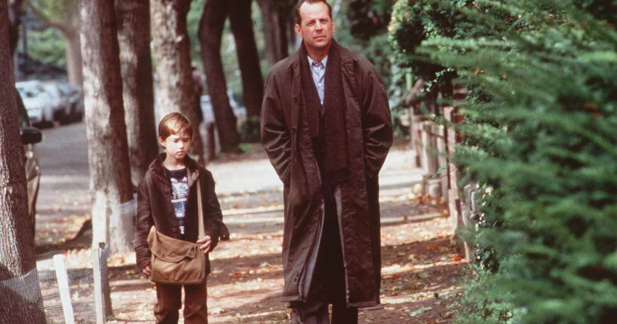 bruce willis e il bambino ne il sesto senso il film che lanciato m. night shyamalan - nerdface