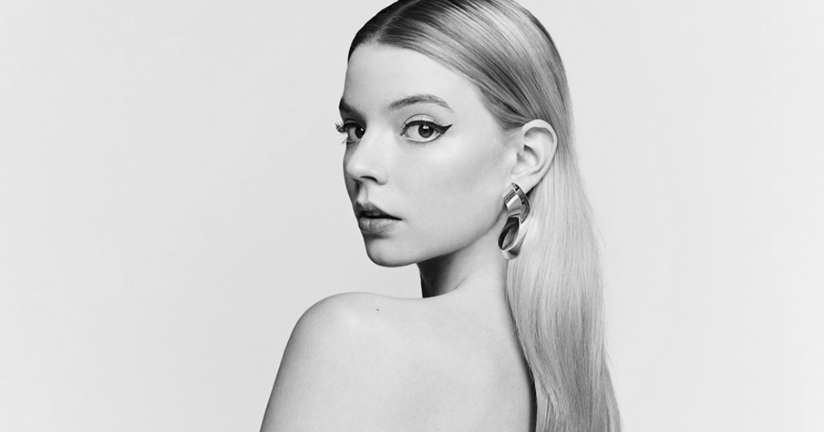 anya taylor-joy si volta e ci guarda - nerdface