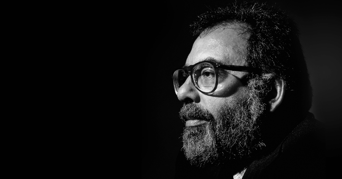 francis ford coppola di lato guarda avanti a sé - nerdface