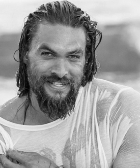 jason momoa con la maglietta bagnata - nerdface