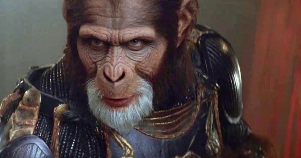 primo piano di tim roth truccato nel film il pianeta delle scimmie - nerdface