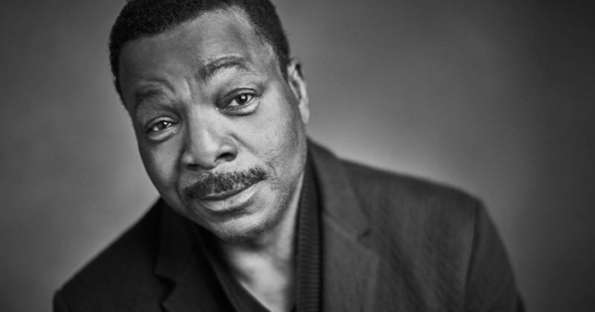 carl weathers in un ritratto in bianco e nero - nerdface