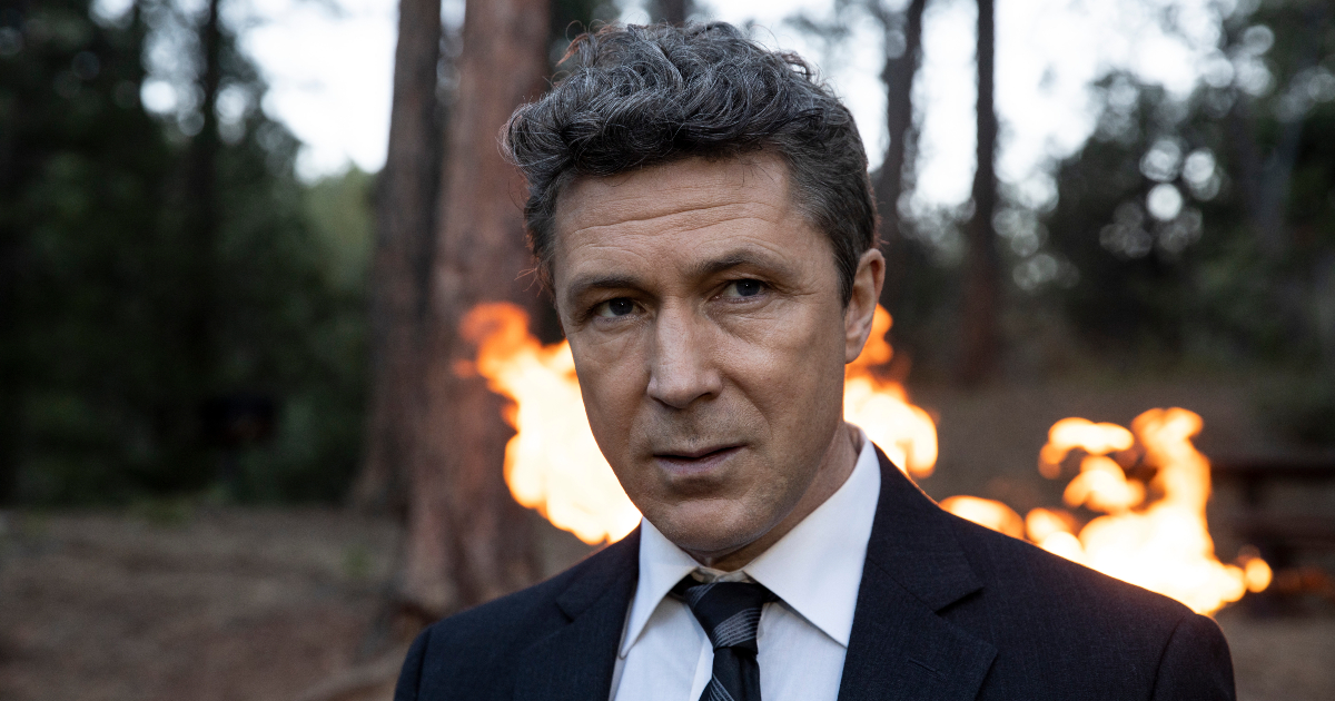 aiden gillen in quelli che mi vogliono morto - nerdface