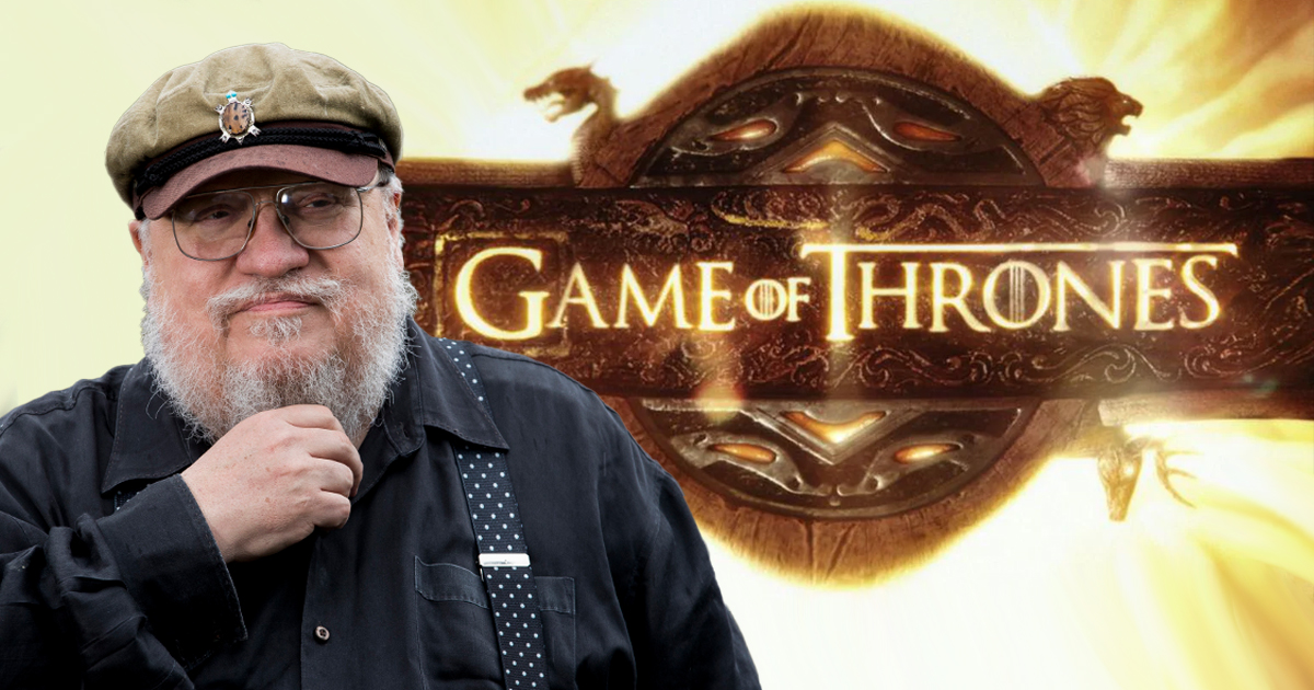 George R.R. Martin accanto allo stemma di Game of Thrones. Nerdface