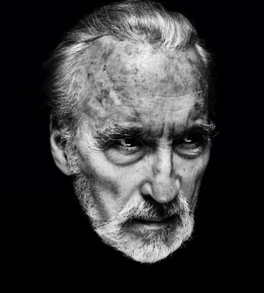 christopher lee in un ritratto in bianco e nero - nerdface