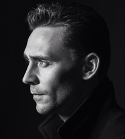 primo piano di tom hiddleston - nerdface