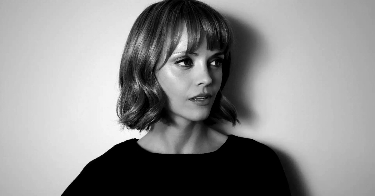 christina ricci in un ritratto in bianco e nero - nerdface