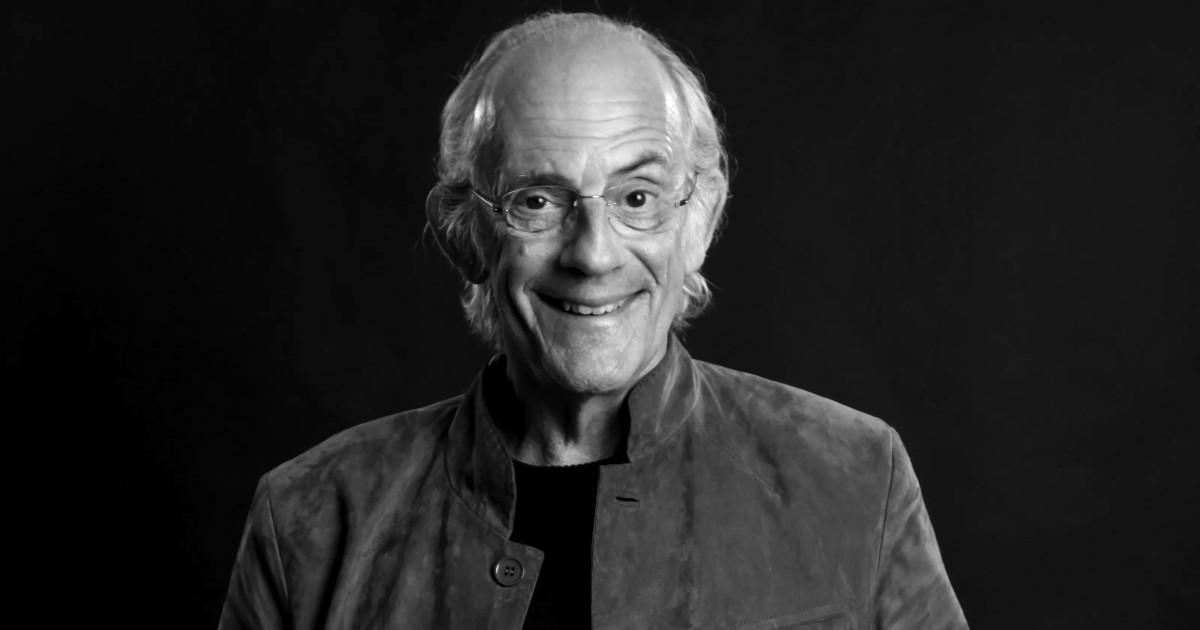 christopher lloyd sorride in una foto in bianco e nero - nerdface