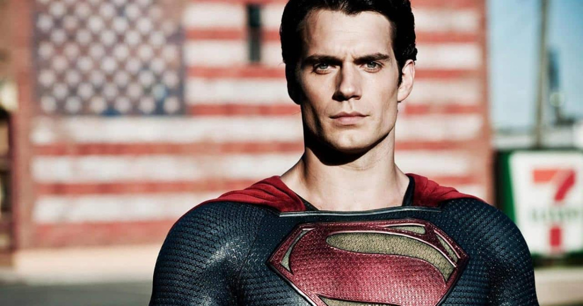 Primo piano di Henry Cavill nei panni di Superman - nerdface