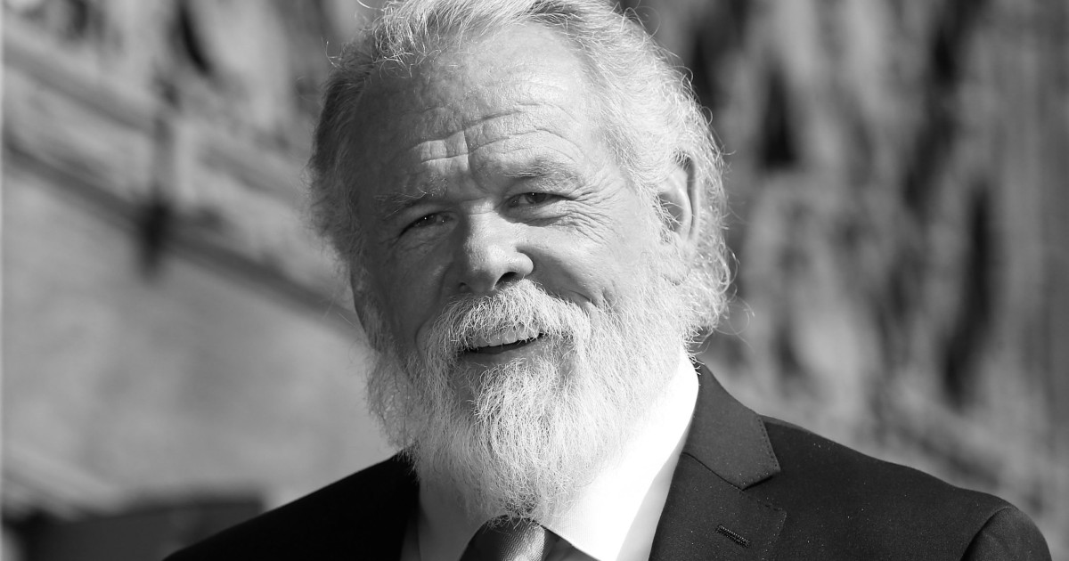 primo piano in bianco e nero di nick nolte - nerdface