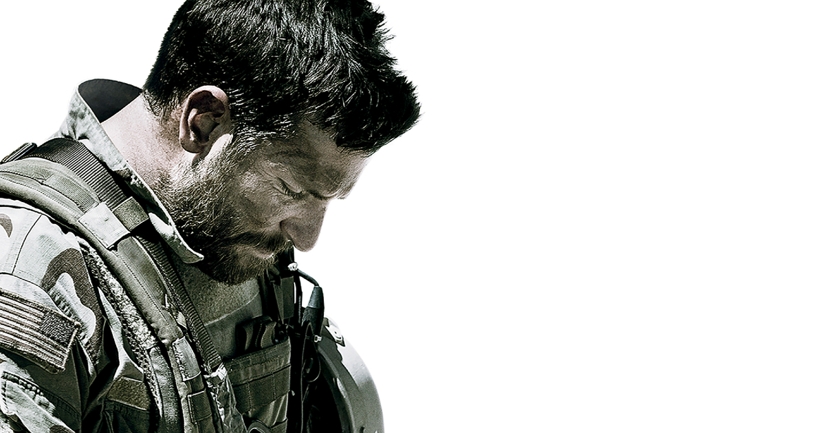 in american sniper chris kyle interpretato da bradley cooper in una posa molto intensa e triste: che stia pensando ai tanti morti sulla coscienza? - nerdface