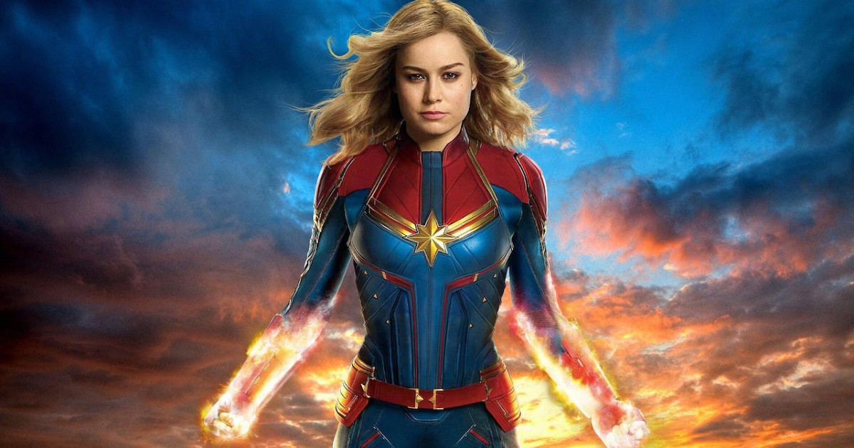 Captain Marvel in primo piano con il proprio costume - nerdface