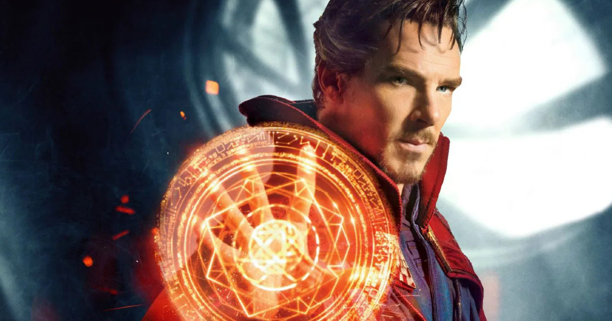 Doctor Strange in primo piano mentre compie un incantesimo - nerdface