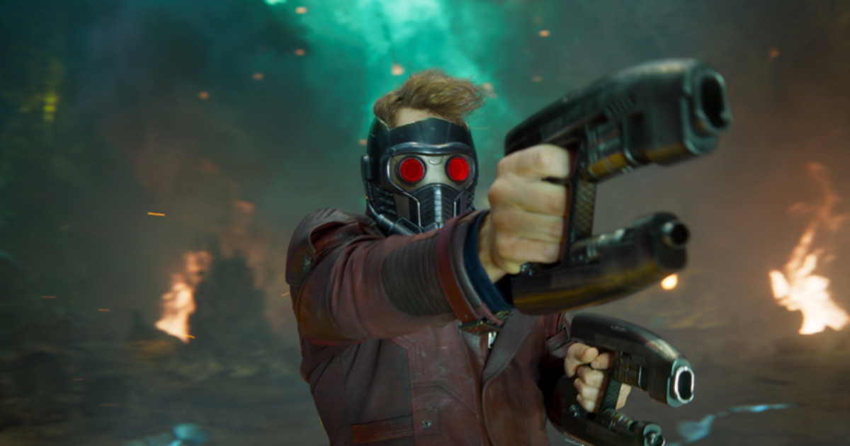 Star Lord in primo piano punta la propria arma - nerdface