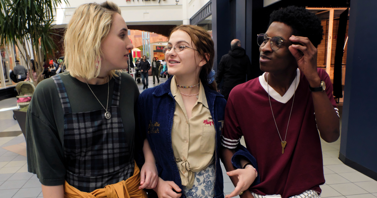 i tre amici nerd si aggirano al centro commerciale - nerdface