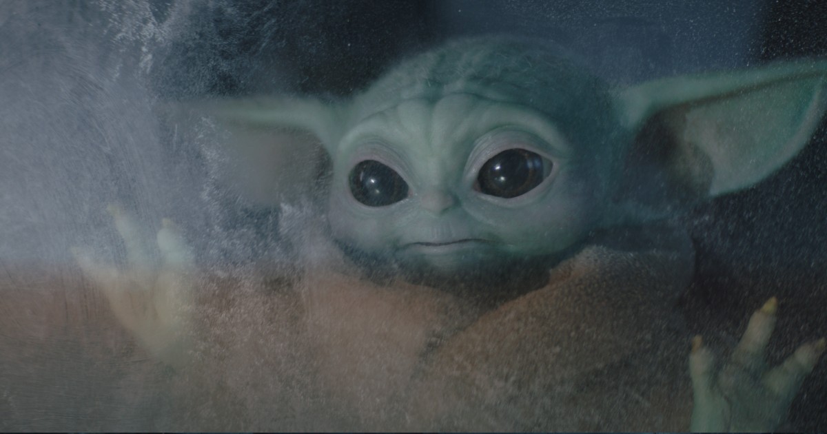 baby yoda muove la manine e fa qualche trick tipico di un jedi - nerdface