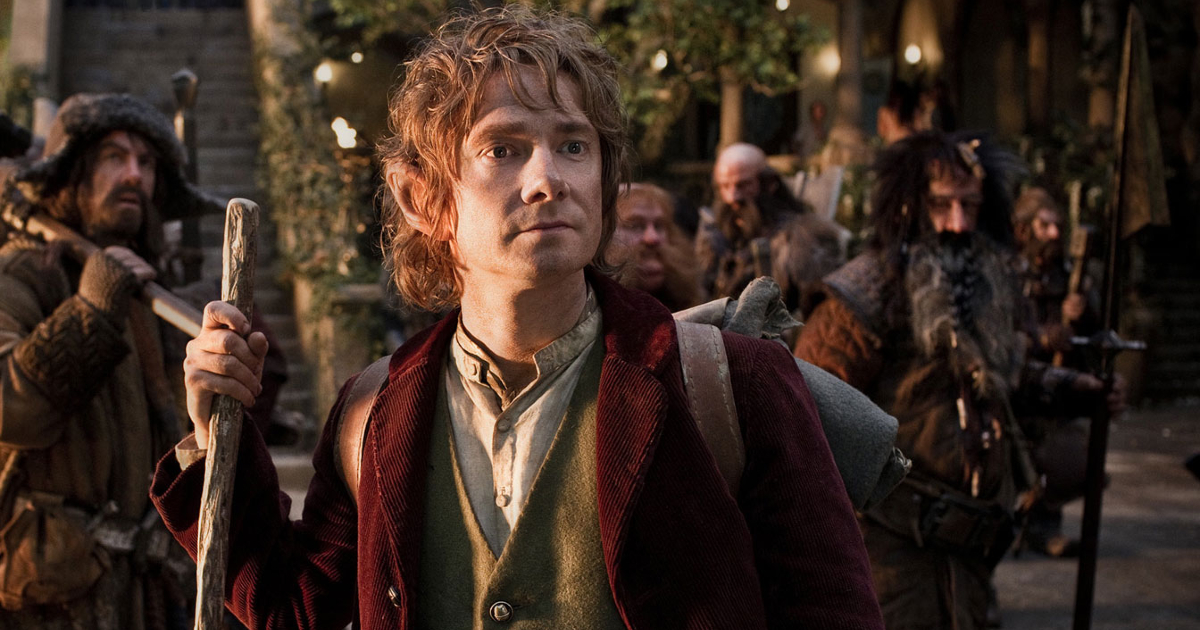 martin freeman è bilbo baggins, pronto per partire col suo bastone - nerdface