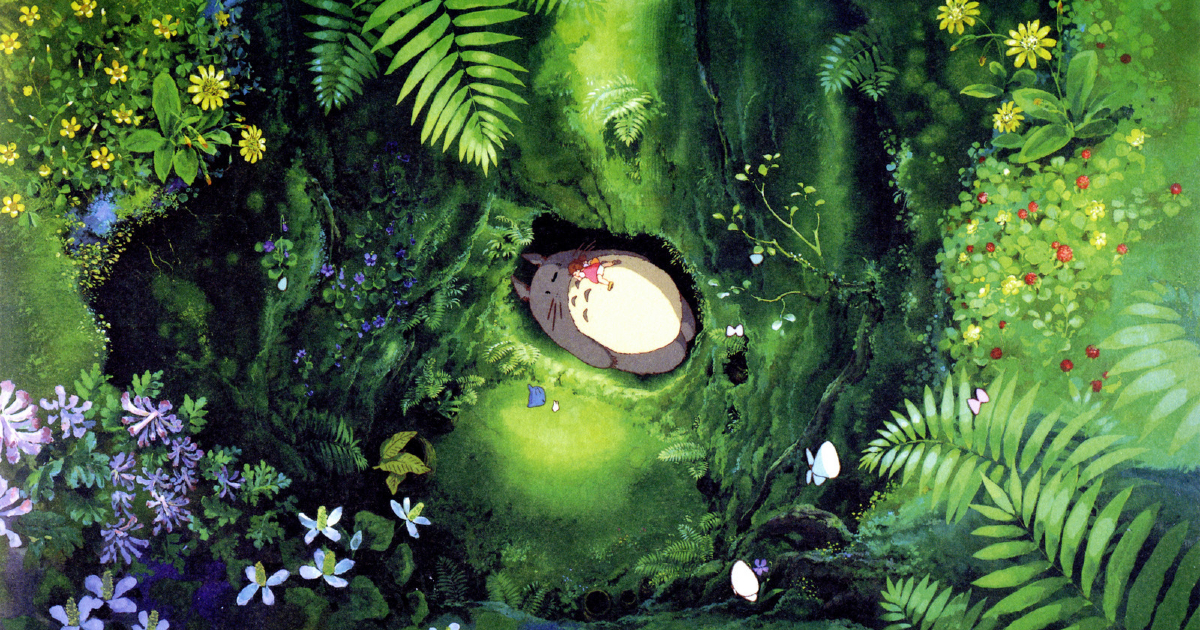 immersi nel verde del bosco, la protagonista e totoro dormono insieme - nerdface