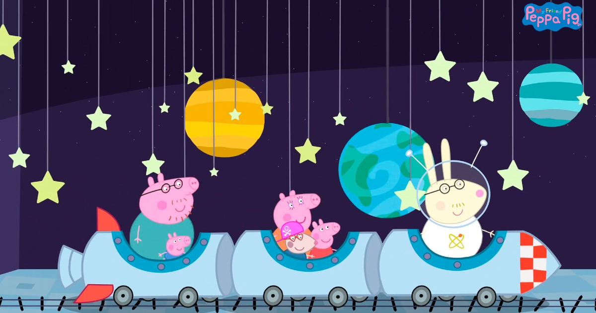 peppa pig e famiglia sono s un trenino e passano in mezzo a pianeti di cartapesta - nerdface