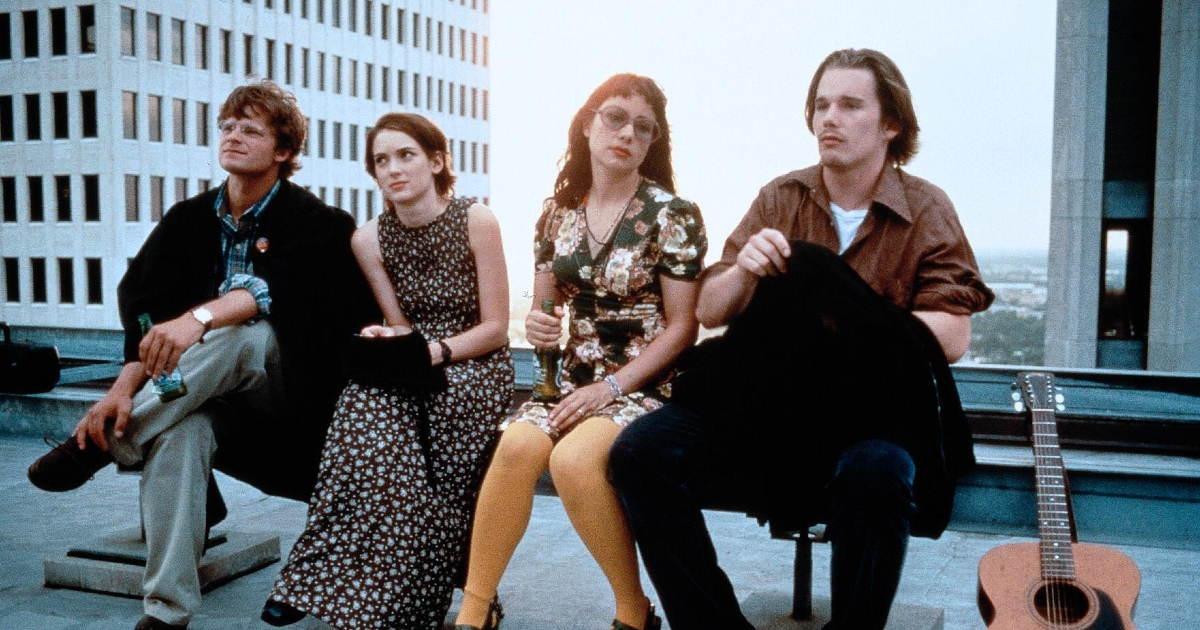 la celebre immagine di giovani carini e disoccupati coi protagonisti seduti in fila su una panchina: tra di essi, winona ryder - nerdface