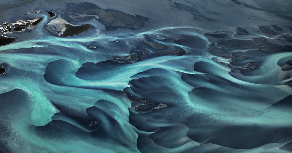 una foto pazzesca evidewnzia i tantissimi toni di azzurro di un bacino - nerdface