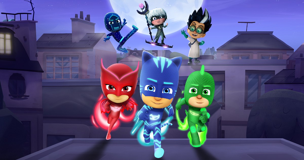 i pj masks sul tetto inseguiti dai cattivi del nuovo gioco per console. Nerdface