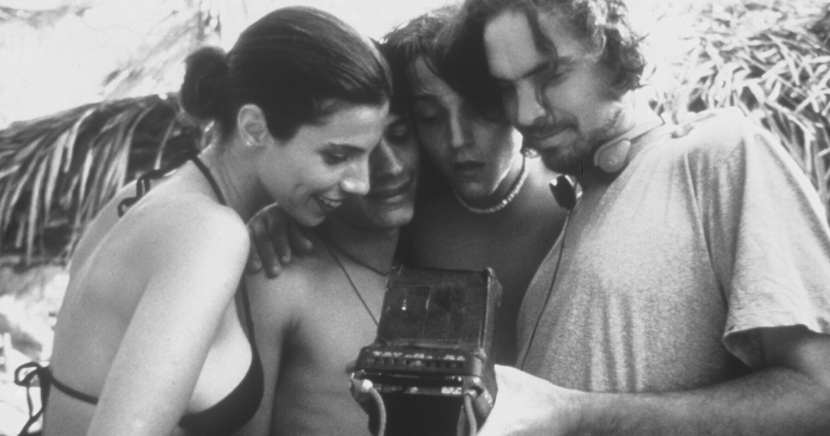 alfonso cuaron guarda con i tre attori dentro una macchina da presa - nerdface