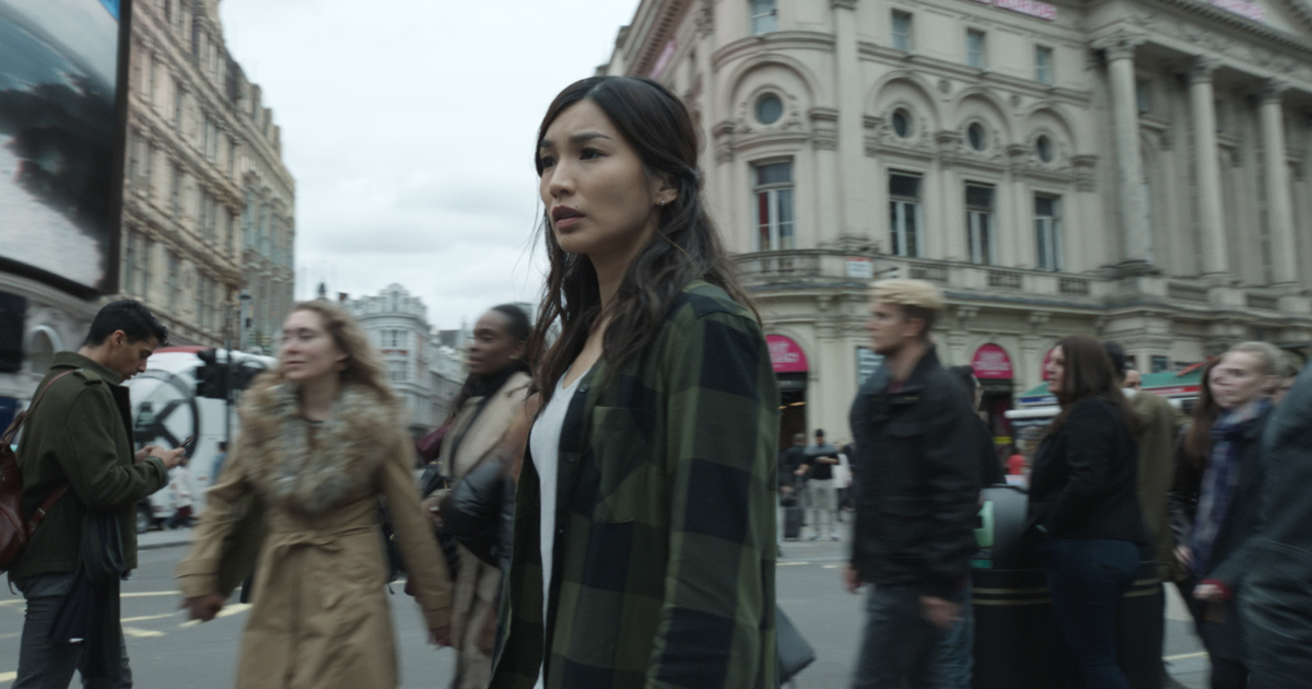 sersi è spaesata al centro di londra, in mezzo alla gente comune - nerdface
