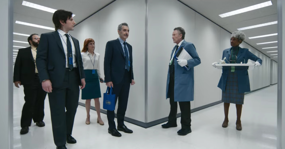 i personaggi nel teaser di scissione si incontrano per i corridoi dell'ufficio - nerdface