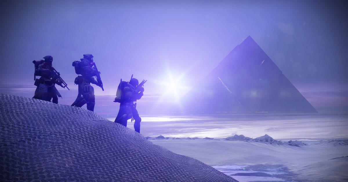 tre giovatori di destiny si avviniano a una piramide - nerdface