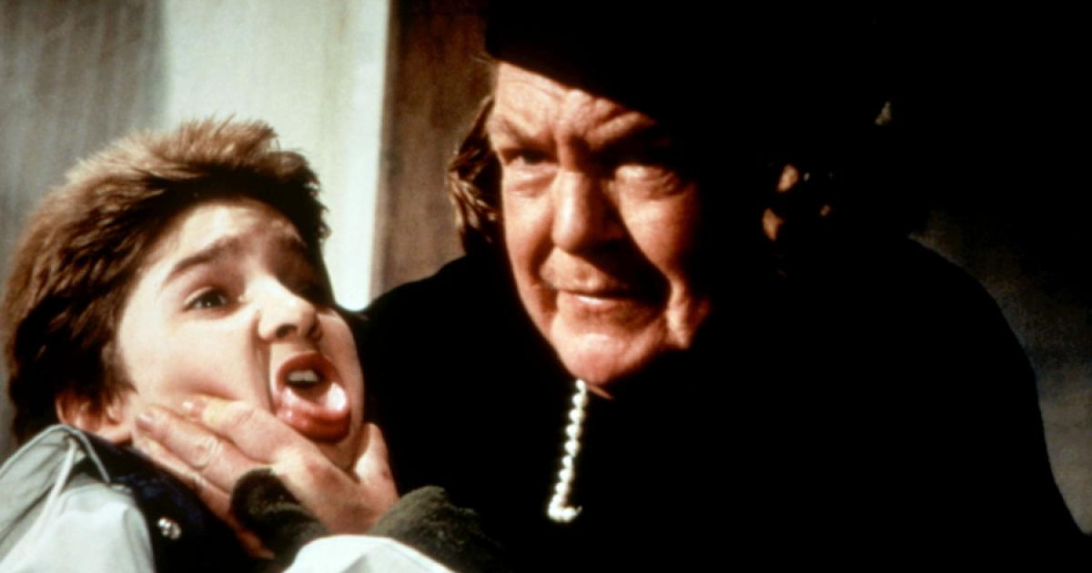 mamma fratelli tiene la bocca di un goonies per fare il frullato di lingua: un'altra madre coraggio come il personaggio di fionnula flanagan - nerdface