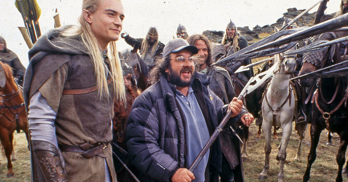 peter jackson brandisce un'ascia mentre legolas sorride - nerdface