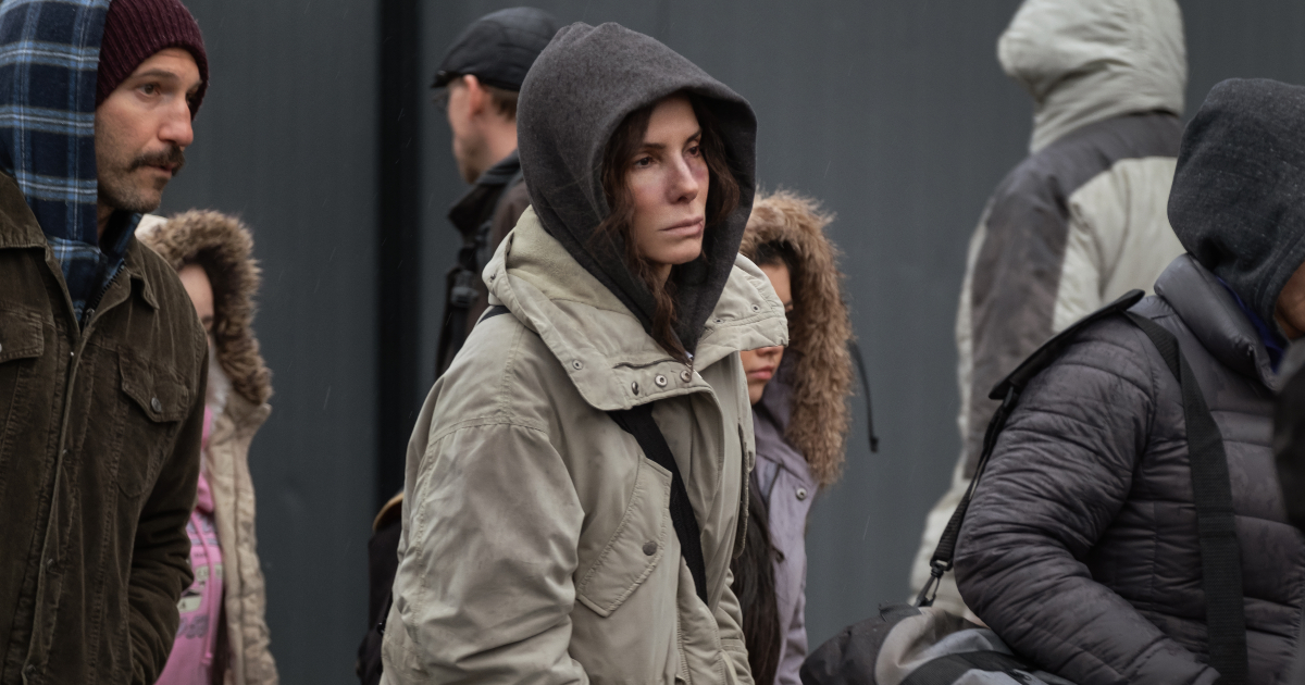 sandra bullock è in fila insieme ad altra povera gente - nerdface