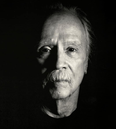 john carpenter in un ritratto in bianco e nero - nerdface