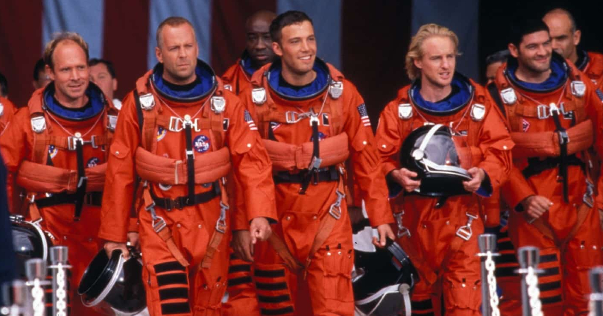 l'equipaggio del film armageddon sta per salire sullo shuttle - nerdface