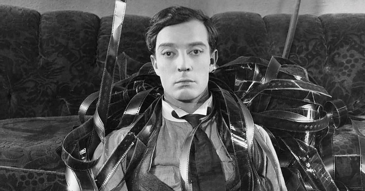 buster keaton è seduto ed è avvinghiato dalla pellicola per film - nerdface