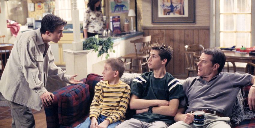 malcolm in the middle si rivolge ai maschi della famiglia seduti sul divano - nerdface