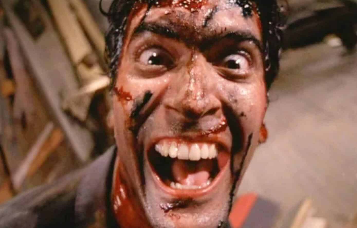 una delle classiche smorfie buffe di ash ne la casa evil dead - nerdface