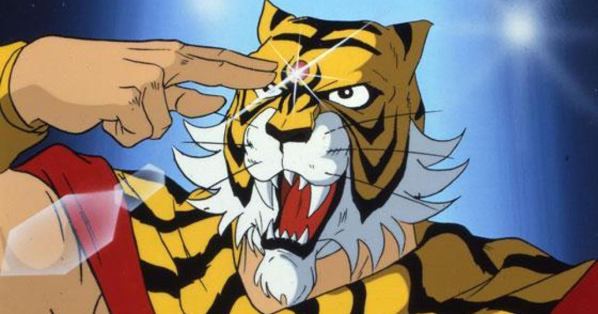 l'uomo tigre si tocca la gemma rossa al centro della maschera - nerdface