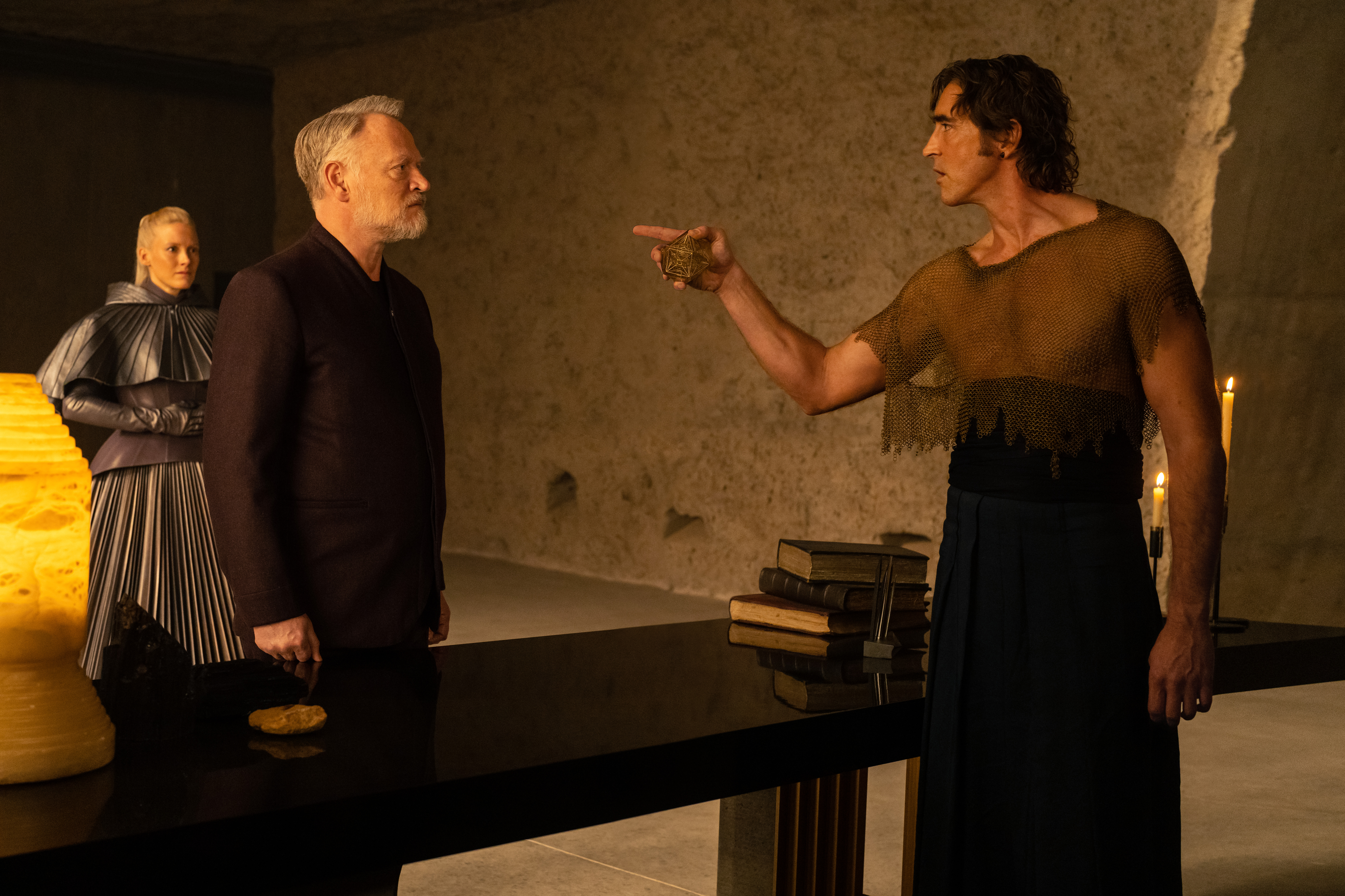 due personaggi discutono in una scena della seconda stagione di fondazione - nerdface