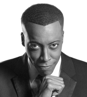 arsenio hall i nun ritratto in bianco e nero - nerdface